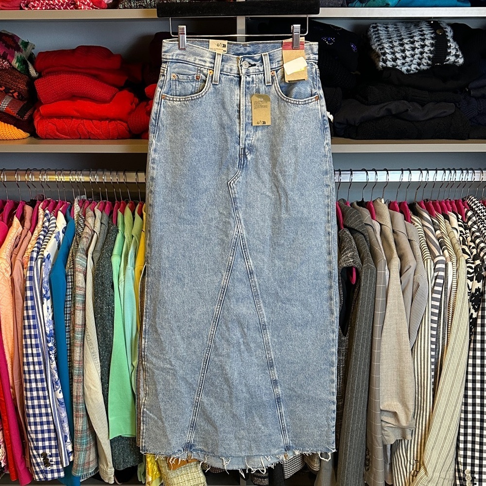 Levi’s blue raw hem side slit maxi denim skirt size 24/00 NWT